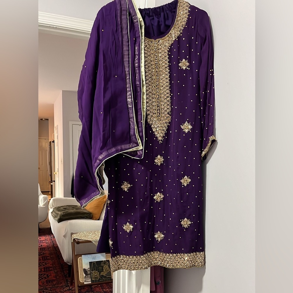 Pakistani dress Shalwar Kameese (M) 3 piece